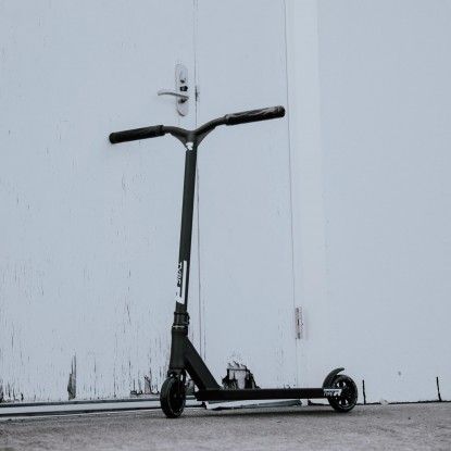 Root Industries Type R Pro black scooter