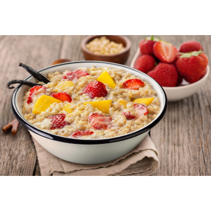 Adventure menu Rice porridge with strawberries, mango and vanilla sublimuotas maistas