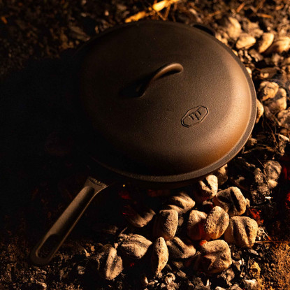 GSI Outdoors GUIDECAST Deep Frypan 10" (25 cm) Lightweight Cast Iron Skillet