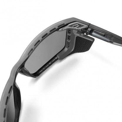 Julbo Shield Matt Translucent Black REACTIV 2-4 fotochrominiai saulės akiniai – J5064514