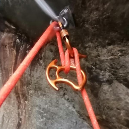 KONG Oka-X canyoning nusileidimo įrenginys
